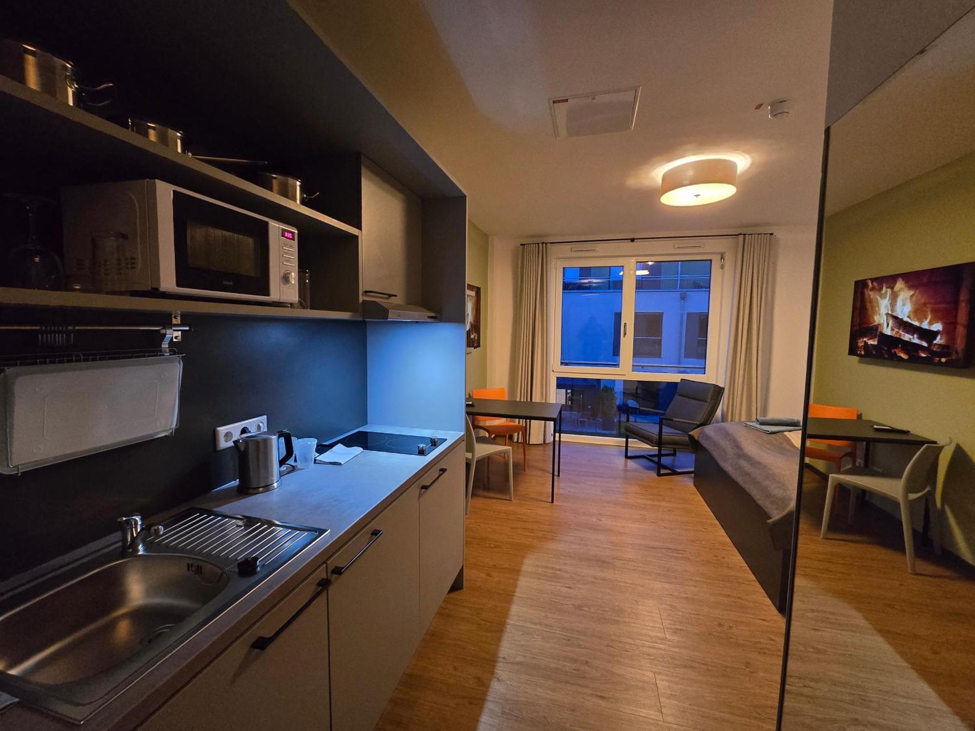 Fair N Square Hotel 24 Stunden Self-Check In Darmstadt Bagian luar foto