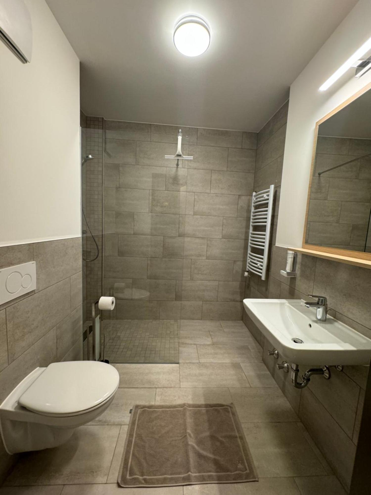 Fair N Square Hotel 24 Stunden Self-Check In Darmstadt Bagian luar foto